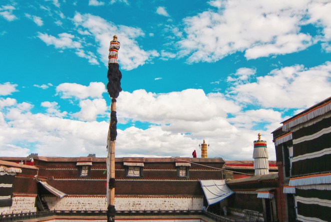 日喀則 扎什倫布寺 看風景的喇嘛